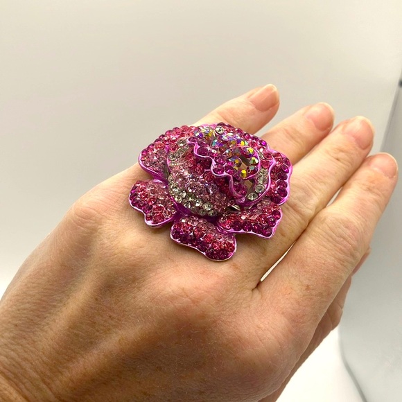 Vibrant Pink and Orange Ring Set with Floral Design stretch rings 2/$20🎉 - Picture 5 of 8